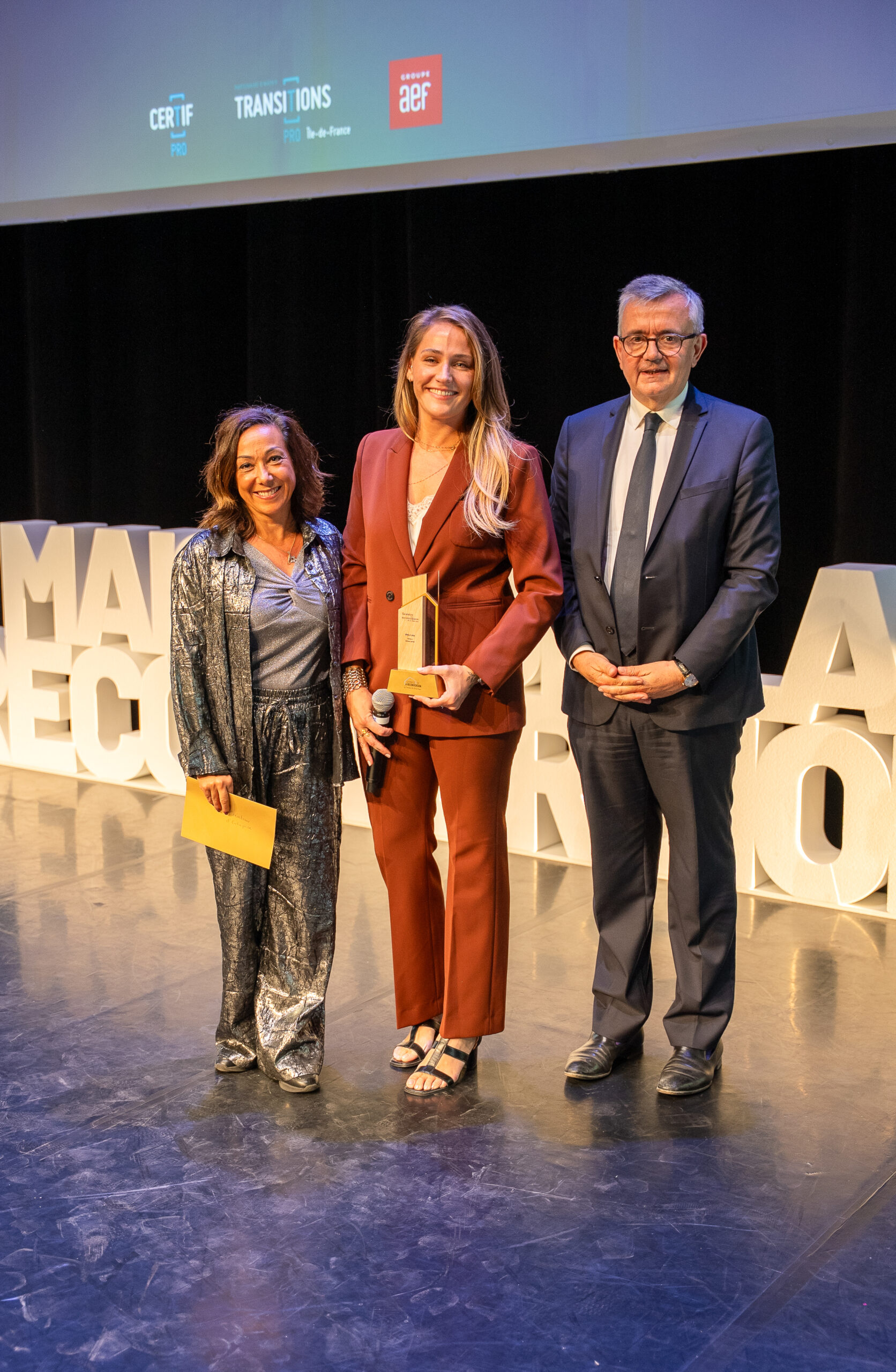 Remise du Prix Création d’entreprise à Joanne Cartier sur scène