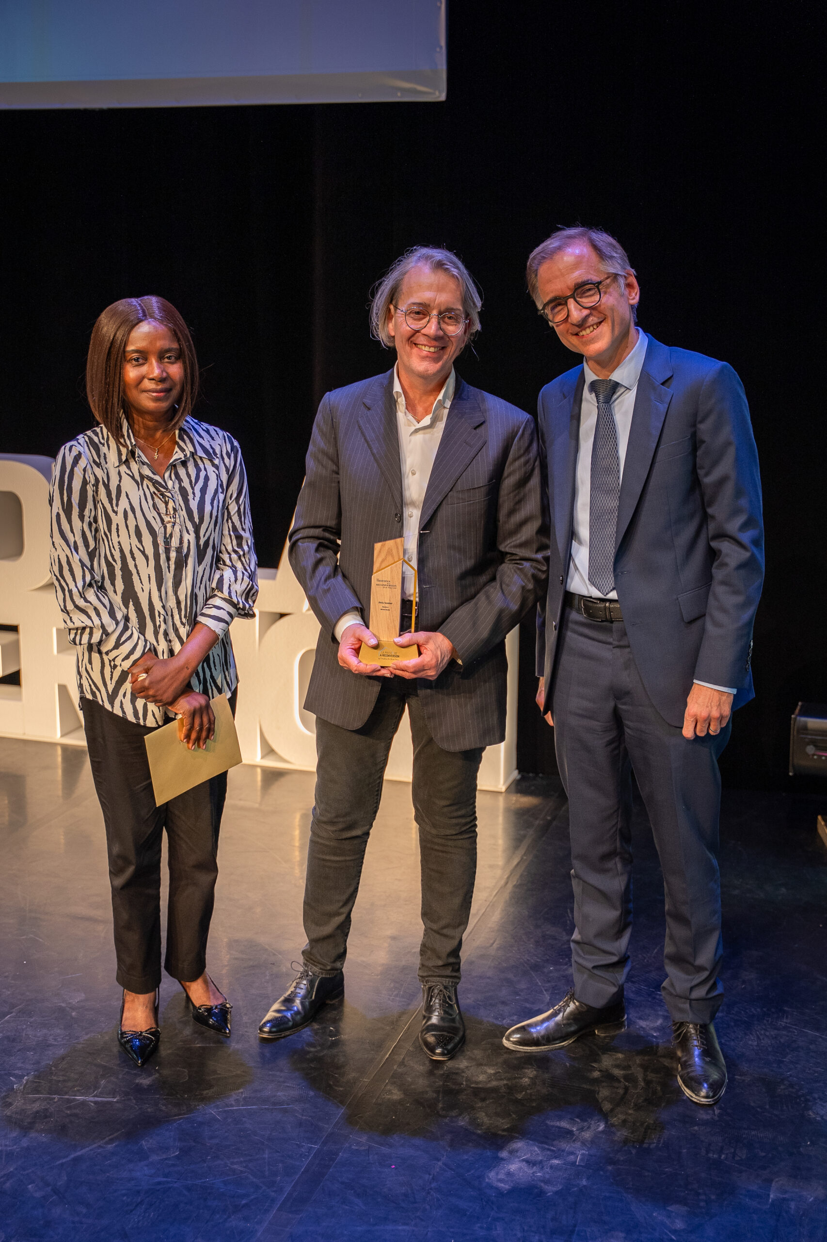 Remise du Prix Senior à Olivier Bazin sur scène